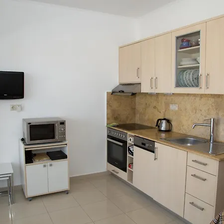 Ξενοδοχείο με διαμερίσματα Lagada 2*